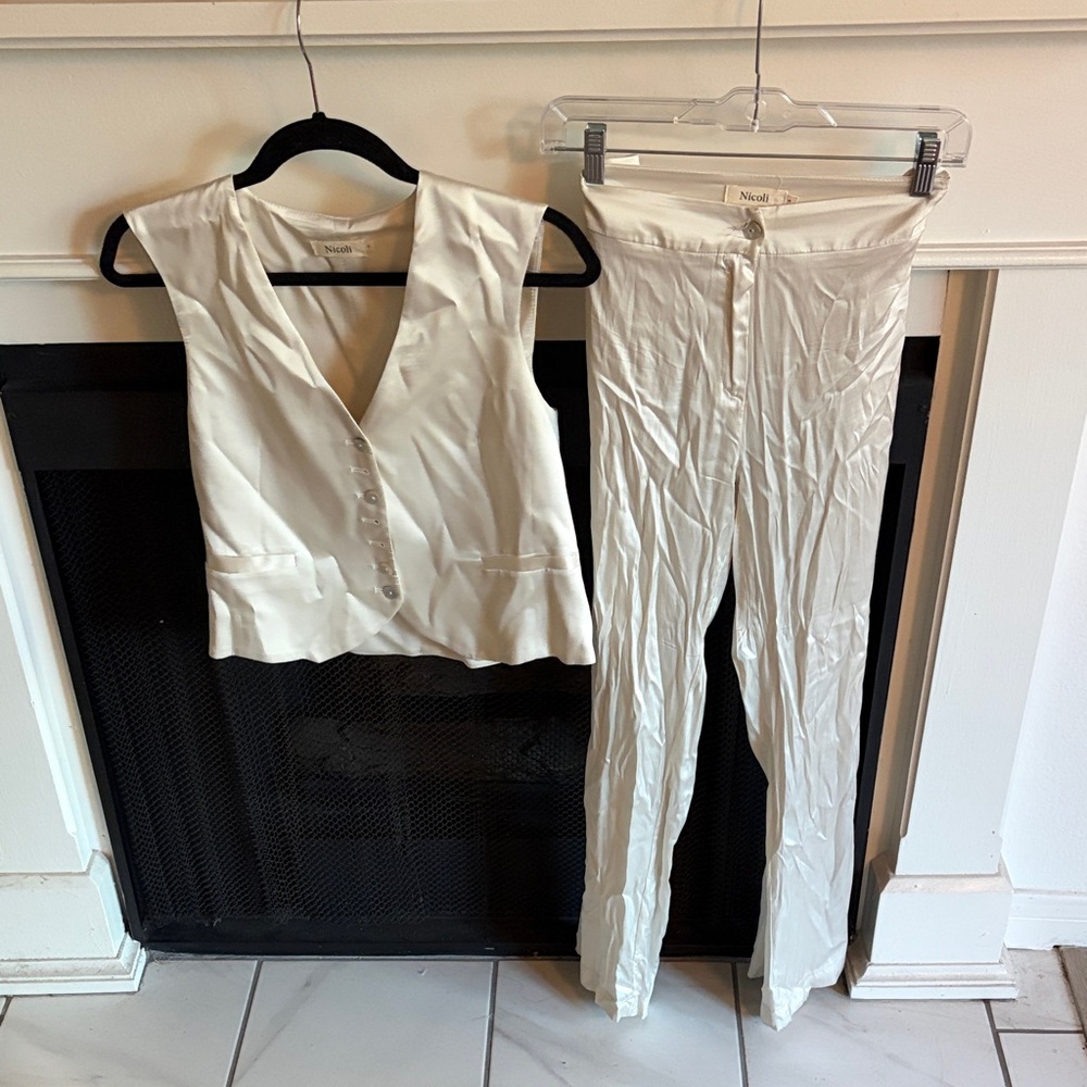 NICOLI White Women's Skinny Pants & Vest Set